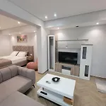 Luxury Studio's J&m Villa *