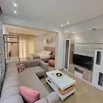 Luxury Studio's J&m Villa *