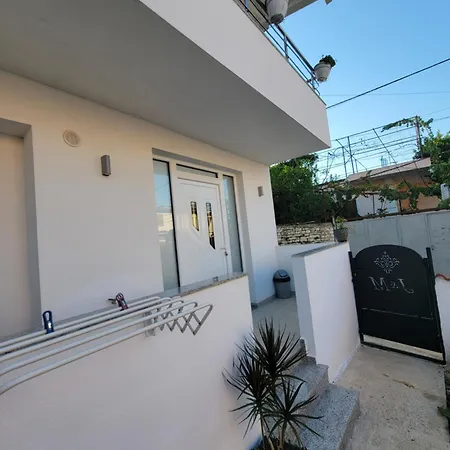 Luxury Studio's J&m *