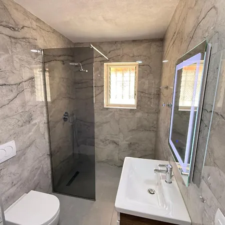 Luxury Studio's J&m Villa